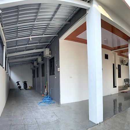 Kusuma Raya Guest House Srondolwetan Exterior foto